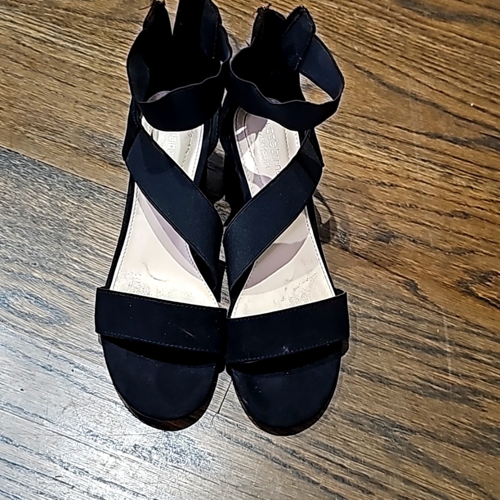 ⚫️ black sandals girls 👧 size6.5